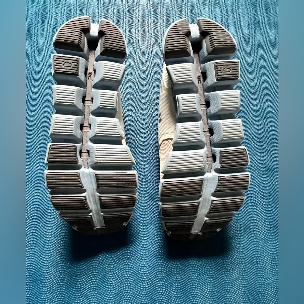 Women’s On Cloud 5 Sneakers Ice/Prairie Size 7 - Picture 5 of 8